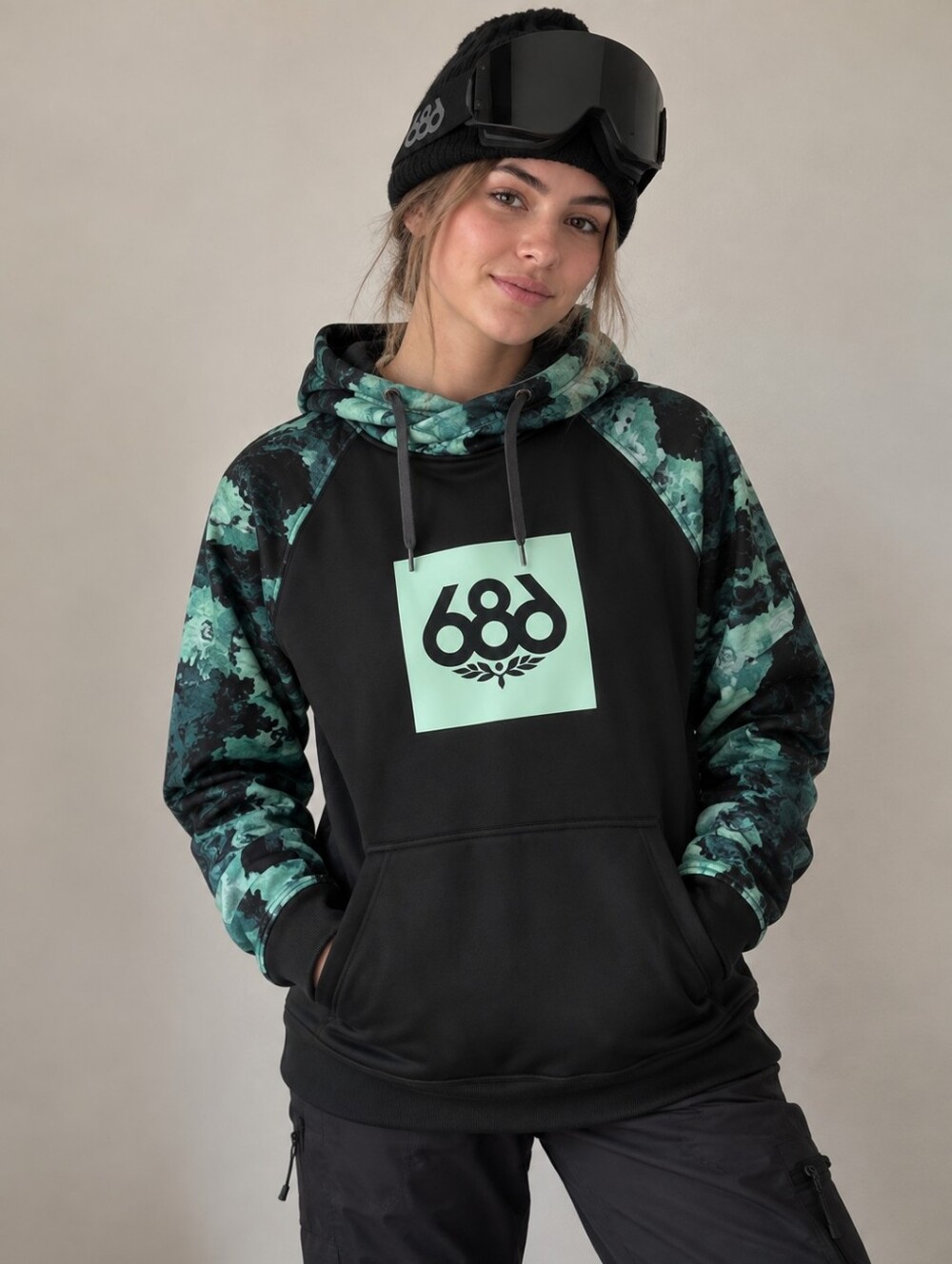686 Women’s Snowboard Hoodie Tailored Fit Black Floral Size M